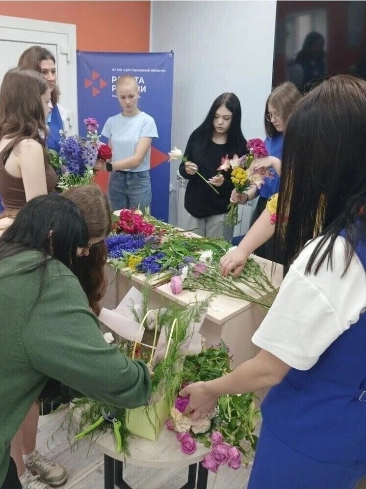 Работу флориста изучали участники клуба «Молодые кадры» в Болховском районе Орловской области