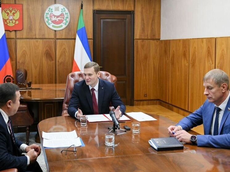 Глава Хакасии обсудил с сенатором Новьюховым пути поддержки коренных народов