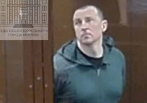 Бывший мэр Сочи Александр Копайгородский получил замечание на судебном процессе в Мещанском суде столицы за то, что поцеловал жену. Он, как и его супруга, проходят обвиняемыми по делу о растрате.
