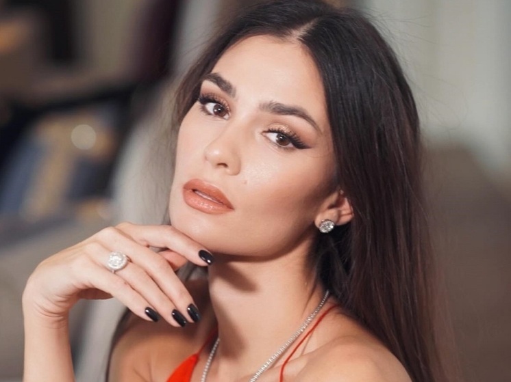 32-летняя модель и актриса Анастасия Шубская поделилась кадрами с новой фотосессии. Жена хоккеиста Александра Овечкина, дочь актрисы Веры Глаголевой и бизнесмена Кирилла Шубского предстала в образе «тотал блэк».