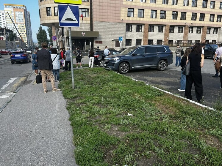 Людей эвакуировали из здания Центрального районного суда в Барнауле