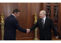 Владимир Путин во вторник погрузился в мир лакшери: президенту рассказали, что Россия остается лидером по добыче алмазов и занимает второе место в мире по выручке от продажи камней. Однако «легкие» алмазы в стране практически закончились: надо уходить под землю, но реализации таких проектов мешает отраслевой кризис и санкции. 