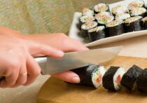 Заведующий производством салехардской службы доставки WASABI89 Сергей Макунов заявил, что больше не будет работать в заведении после массового отравления клиентов