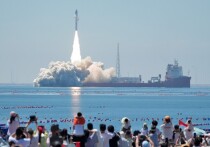 Китайская ракета, предназначенная для вывода спутника на орбиту, взорвалась через несколько секунд после старта в понедельник, что стало относительно редким случаем для ракеты, которая считается рабочей лошадкой космической программы Пекина.
