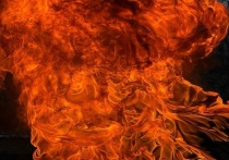 Мощные взрывы прогремели в селе Варковичи Ровненской области, после чего на территории завода по производству пенопласта вспыхнул крупный пожар
