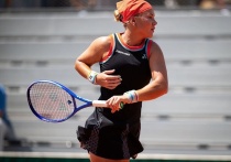 Четвертьфиналы турнира WTA-1000 в Торонто для российских болельщиков сложились, как неудачный сценарий: оба матча с участием наших теннисисток завершились поражениями. Но если отбросить цифры на табло и вглядеться в контекст, то именно этот вечер стал, пожалуй, самым показательным для понимания, где сегодня находятся Шнайдер и Александрова в мировой иерархии. И ответ, честно говоря, скорее обнадёживает, чем расстраивает.