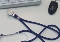 Северянам, которые живут с сердечно-сосудистыми заболеваниями, следует помнить, что простуда, грипп и более серьезные заболевания нагружают ослабленное сердце. Важно вовремя вакцинироваться от болезней и помочь органу. Специалисты Роспотребнадзора по Мурманской области напомнили северянам, почему важны прививки и какие уколы следует обсудить с кардиологом. 