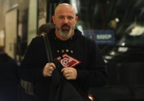 Сербский тренер Деян Станкович остался без работы. Он и белградский клуб «Црвена Звезда» больше не сотрудничают. Напомним, что ранее Станкович работал в московском «Спартаке». Уход тренера совпал с поражением сербской команды в квалификации Лиги чемпионов. Это был уже второй раз, когда Станкович хотел закрепиться в «Црвене Звезде», но во второй раз не получилось. 