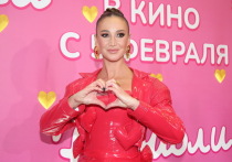Российская певица и телеведущая Ольга Бузова отреагировала на новость о прибавлении в семье своей сестры Анны