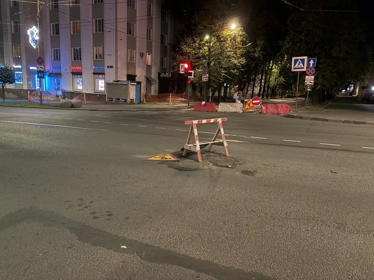 Асфальт в центре снова проваливается