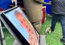 Семья погибшего девятилетнего Паши из Петербурга получила сертификат, который поможет им улучшить жилищные условия. Из-за того, что семья мальчика является многодетной, она имеет право на квартиру или дом. Об этом сообщает ТАСС со ссылкой на юриста Никиту Сорокина.