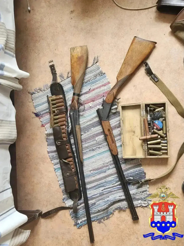 В Веселом мужчина нашёл два ружья и 27 патронов на улице и оставил их себе