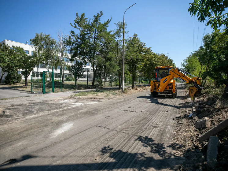 В Мариуполе обновляют дорожное полотно на улице Воинов-Освободителей