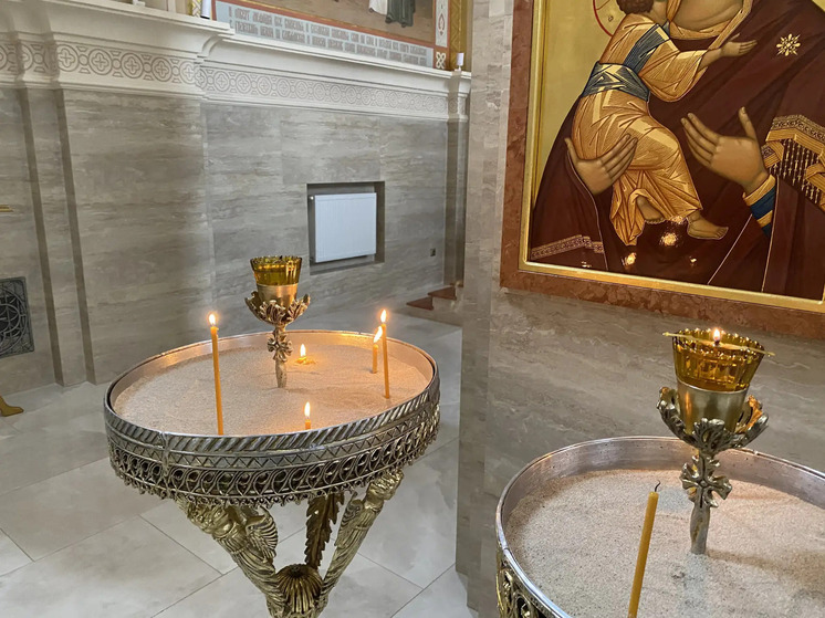 Православная церковь 15 августа чтит память блаженного Василия Московского, Христа ради юродивого. В народе этот день называли Василий Блаженный, Василий-сеновал или Василий-овесник. Считалось, что с этой даты лето окончательно поворачивает к осени: ночи становятся холоднее, утренние туманы — гуще, а овёс в полях наливается.