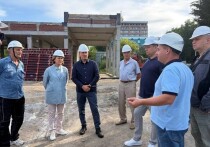 В Республике Алтай с рабочим визитом находится глава Роспотребнадзора РФ, главный государственный санитарный врач России Анна Попова. Руководитель надзорного ведомства вместе с главой региона Андреем Турчаком побывала на стройке противочумной станции.