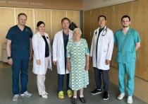 В Санкт-Петербурге врачи Национального медицинского исследовательского центра имени В. А. Алмазова успешно прооперировали пожилую женщину с опасным заболеванием сосудов. Команда медиков под руководством доктора медицинских наук Михаила Чернявского и сосудистого хирурга Андрея Чернова удалила огромную аневризму торакоабдоминального отдела аорты диаметром 85 миллиметров.