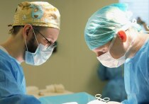 Медики барнаульской горбольницы №5 провели сложную операцию на поджелудочной железе пациентки. У нее росла опухоль, поэтому потребовалось хирургическое вмешательство. В итоге хирурги боролись с новообразование 5,5 часов.
