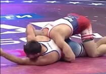 Российские спортсмены сошлись на ковре.