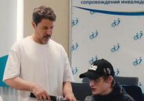 Даниилу Пепелову было 20, когда он отправился на СВО. Десантник прошел бои за Гостомель и Изюм, но в апреле 2022 года получил тяжелое ранение. Сегодня 24-летний ветеран проходит реабилитацию в центре во Всеволожске, где восстанавливает здоровье и осваивает профессию оператора видеонаблюдения.
