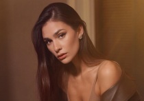 В прошлом модель, актриса и певица, а сейчас владелица бренда косметики для волос и жена хоккеиста Александра Овечкина Анастасия Шубская показала образ для торжественного выхода. Дочь актрисы Веры Глаголевой и бизнесмена Кирилла Шубского блистала на светском мероприятии в шикарном платье.