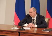 На Среднем Урале нормализуется ситуация с бензином, проблем с продовольствием из-за паводка нет, Уральская демографическая доктрина поможет семьям, а «Водоканал» правильно решил проблемы с водоснабжением Екатеринбурга