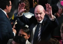 Мнение шеф-редактора отдела «МК-Спорт» Сергея Алексеева: Инфантино удержит пост главы ФИФА благодаря поддержке Африки, Азии и Океании. Европейская оппозиция, не найдя сильного кандидата, меняет тактику: вместо свержения хочет ограничить полномочия президента. Провал идеи продажи акций ЧМ не ослабил его позиции. Лояльность глобального Юга куплена финансами, а возможная сделка с Марокко по ЧМ-2030 вызывает вопросы. В связи с этим выборы президента ФИФА весной 2027 года могут стать формальностью.