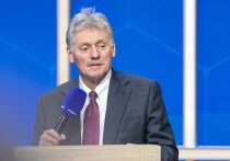 Дмитрия Пескова на брифинге попросили прокомментировать сообщения о «почти ударе» российского беспилотника по поезду, в котором западные дипломаты, эксперты и политики, включая экс-премьера Великобритании Бориса Джонсона, возвращались из Киева в Варшаву 