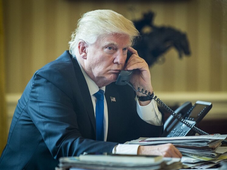 Президент США Дональд Трамп в телефонном разговоре с Владимиром Зеленским призвал прекратить атаки на российские нефтеперерабатывающие заводы