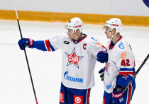 СКА победил "Барыс" 5:3 в Астане. Дублями отметились Глотов, Плотников и Логвин. Ларионов похвалил атмосферу, отметив трагедию в стране, но раскритиковал оборону своей команды за упущенные моменты. Он выделил характер хозяев и потенциал их молодежи, включая Логвина и Симонова, для НХЛ. Тренер раскрыл секрет успеха Глотова через личную беседу. Далее СКА сыграет с ЦСКА, а Барыс примет Ак Барс.