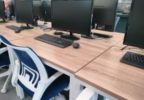 Компьютерные атаки, попытки несанкционированного проникновения в информационные системы и заражение устройств вредоносными программами называются киберугрозами. Для предприятий такие инциденты могут обернуться серьезными последствиями: сбоями в работе, потерей, повреждением данных или даже утечкой конфиденциальной информации.