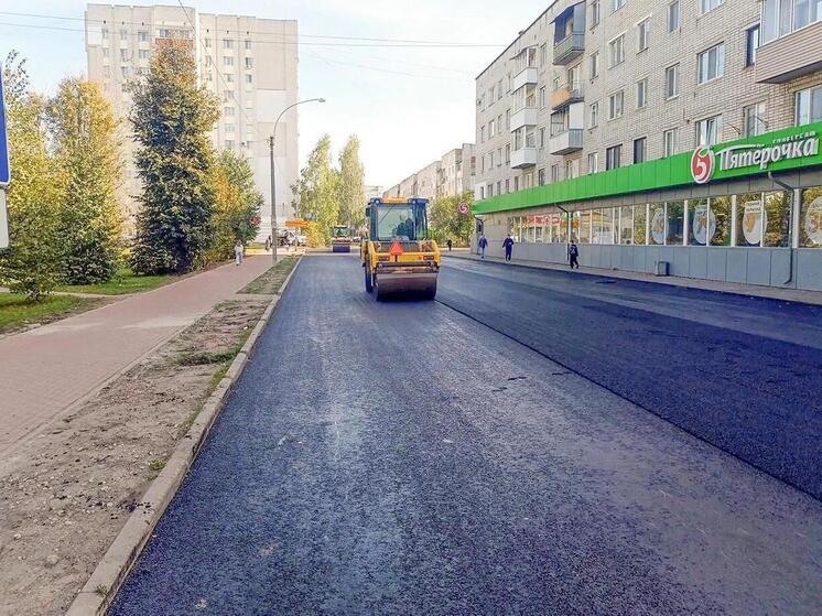 В Брянске на улице Котовского укладывают верхний слой асфальта