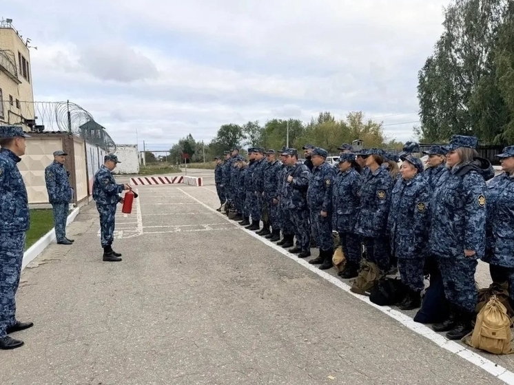     В КП-8 проверили зимнюю форму сотрудников и провели пожарный инструктаж