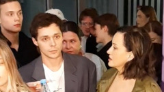 28-летний актер-сирота Влад Прохоров появился на премьере с 49-летней беременной невестой 