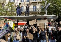 По Франции прокатилась волна школьных протестов