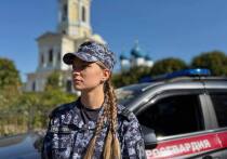 23-летняя Виолетта Дрозд из Серпухова могла бы выбрать спокойную юридическую работу, но однажды подошла к экипажу Росгвардии и просто спросила: «А девушек берете?» Сегодня она — сержант полиции, старший полицейский 2 взвода полиции роты полиции Серпуховского ОВО — филиала ФГКУ «УВО ВНГ России по Московской области»