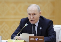 Помощник президента Юрий Ушаков сообщил журналистам, что разговор Владимира Путина и Дональда Трампа продолжался 1,5 часа и был настолько дружеским и душевным, что никто не хотел первым класть трубку