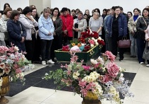 Сегодня в зале прощания бюро судебно-медицинской экспертизы состоялось прощание с медсестрой из Оренбурга Венерой Юлдашевой