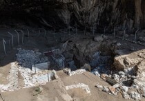 Исследование останков неандертальца Шанидара А из пещеры Шанидар в Иракском Курдистане показало, что 75 тысяч лет назад он погиб от намеренного удара копьём в грудь