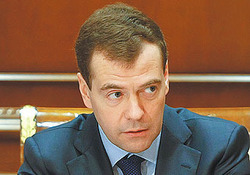 Медведев попросил не душить СМИ