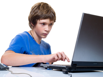 Детям-инвалидам, обучающимся на дому, выдадут по компьютеру
