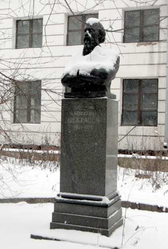 Памятнику поэту с трудом нашли место в Москве