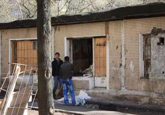 Две самодельные бомбы подбросили скинхеды в общежитие гастарбайтеров на северо-западе столицы в ночь на воскресенье