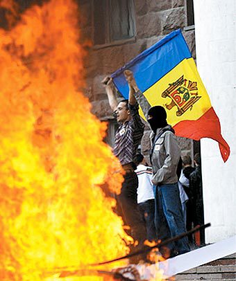 Гимпу решил поиграть с огнем, предложив запретить компартию