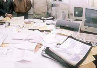 Волна облав прокатилась на днях по офисам мошенников, занимавшихся изготовлением липовых документов