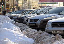 Московским автолюбителям не до снега