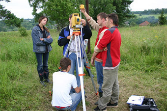 Старую традицию повсеместных стажировок выпускников вузов и техникумов возродят в России