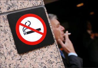 Сослать курильщиков… в подвал решили столичные депутаты