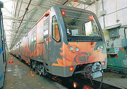 12 мая в рейс выходит фирменный поезд метро “Акварель” с новой экспозицией