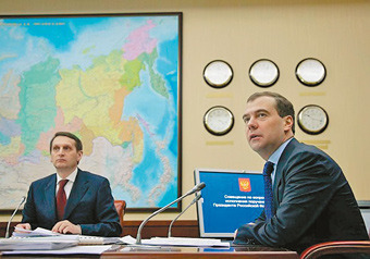 Медведев пообещал выгонять на улицу ослушавшихся его чиновников