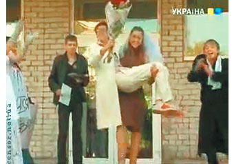В Москве появилась традиция торжественно отмечать разводы